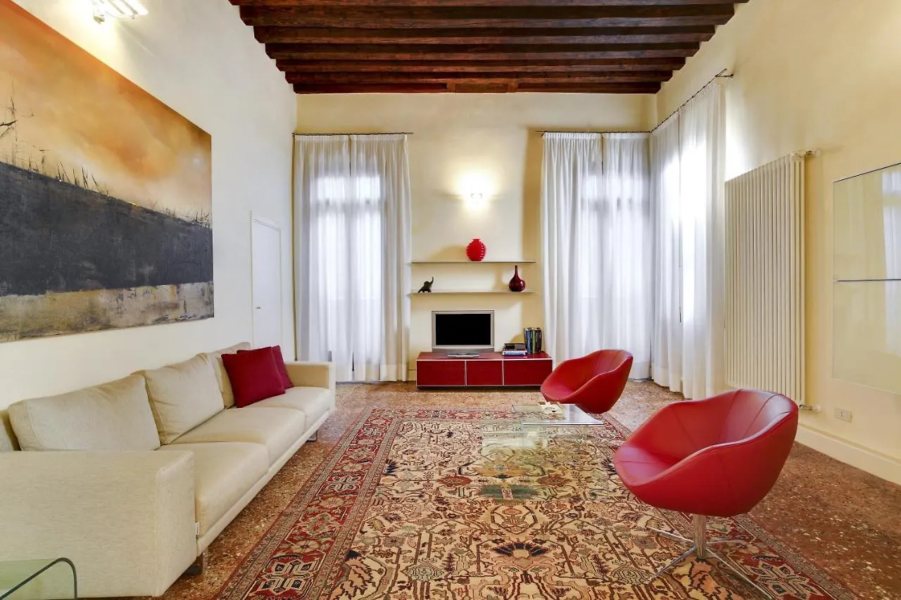 Ca' Amalia San Marco Venetian Apartment M027042932